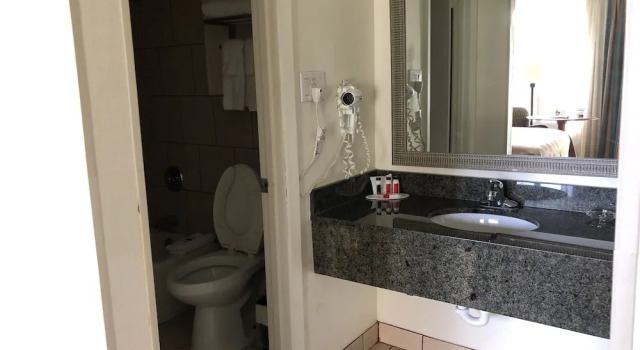Четырёхместный люкс Iberia House & Suites