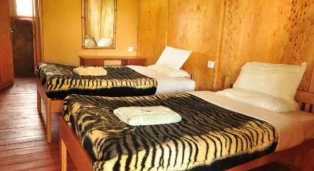 Кровать в общем номере Naiberi Resort