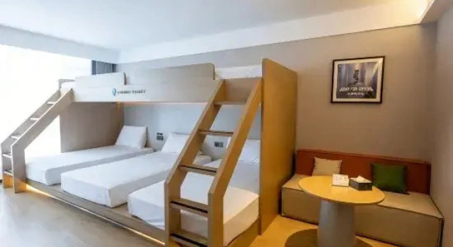 Кровать в общем номере Thor eSports Hotel