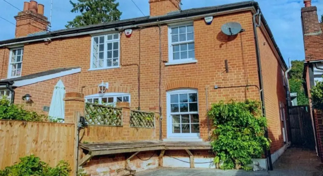 Stunning 2 bedroom cottage with Garden Office, Varaa Lomakoti Mökit kohteessa Merseyside, Mökki
