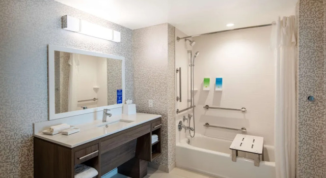 Двухместный люкс Mobility/hearing accessible Home2 Suites By Hilton Phoenix Airport North, Az