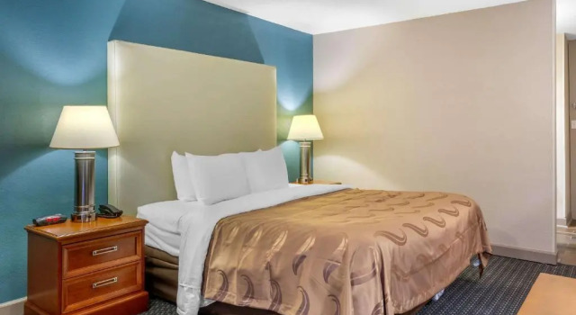 Номер Standard Quality Inn & Suites Apex - Holly Springs NC