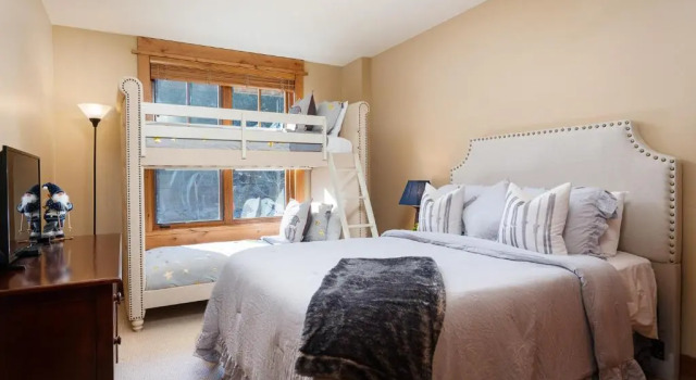 Cozy Ski-In/Ski-Out Northstar Village Residence - Big Horn 408