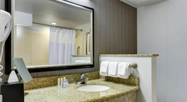 Четырёхместный номер Standard Courtyard by Marriott Anniston Oxford