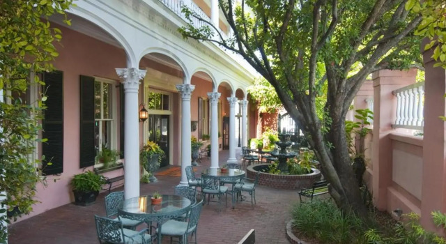 Четырёхместный номер Standard Meeting Street Inn