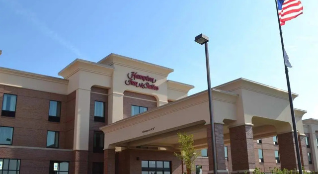 Четырёхместный люкс Hampton Inn & Suites Edgewood/Aberdeen-South