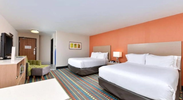 Четырёхместный номер Standard Holiday Inn Express Albuquerque N - Bernalillo by IHG