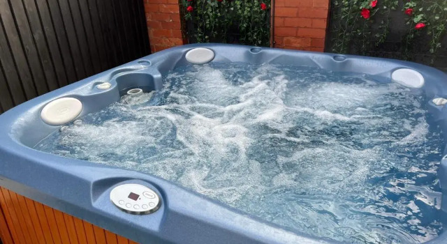 Коттедж Friends House, Hot Tub, Sleeps 8