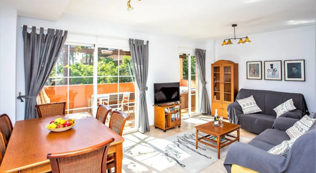 3 bed apartment close to beach BB43