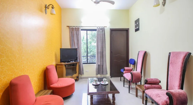 OYO 10726 Home Modern Pool View 2BHK Vagator, Varaa Hotelli Vagator Pohjois-Goa