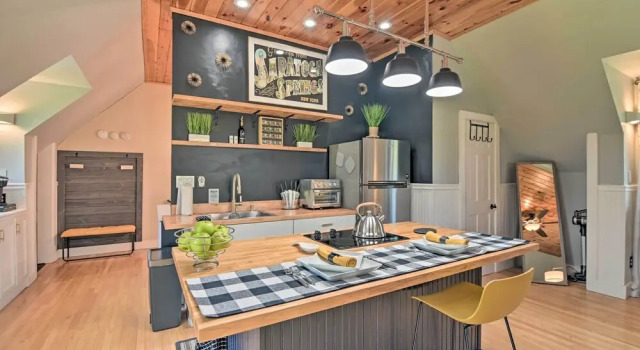 Апартаменты Stylish Studio w/ Fireplace ~ 3 Mi From Dtwn!