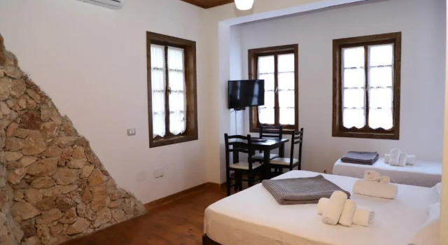 Трёхместный номер Standard с балконом Hotel Demaj