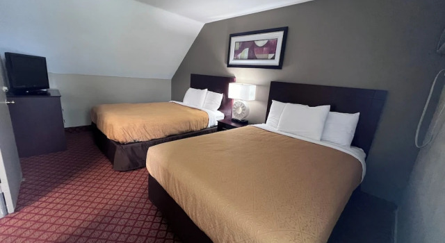 Четырёхместный люкс с 2 комнатами Rodeway Inn & Suites Hershey Chocolate Avenue