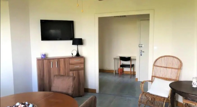 Appartement vue sur baie et océan, 100 m de la plage et du centre par chemin privé