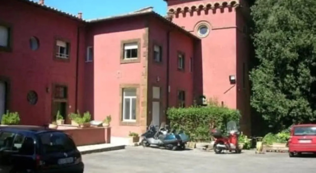 Le Scuderie di Villa Montalto, Book Villa Hoteller i Grottaferrata med parkering, Parkering