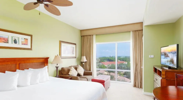 9th-floor Studio W/ Lagoon Pool Studio Bedroom Condo, Varaa Huoneisto Miramar Beach Emerald Coast
