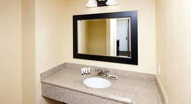 Номер Standard GuestPlace Inn & Suites