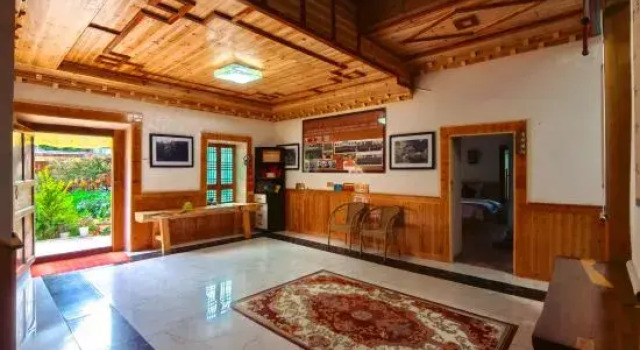 Sangdun Longzhu Homestay (Zhonglu Tibetan Village)