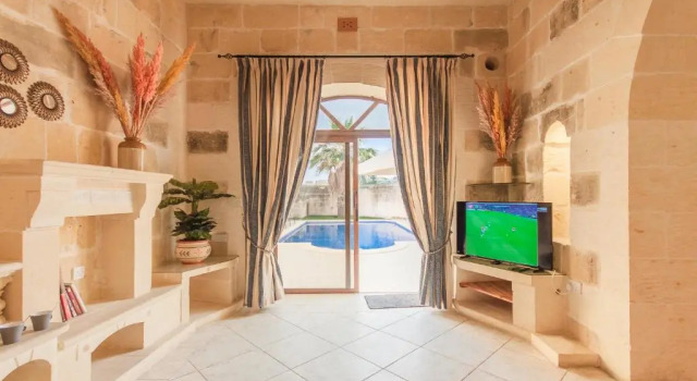 Centre Island Gozitan Farmhouse & Pool - Happy Rentals, Buchen Sie Hotel Kerċem Gozo