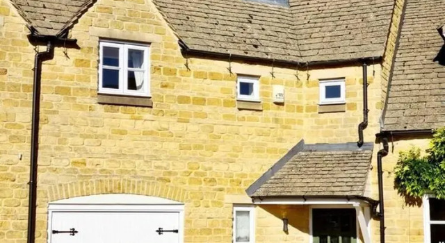 Beautiful 5-bed House in Stow-on-the-wold, Забронировать Дом для отпуска Отели Стоу-он-зе-Волд с парковкой, рядом с St. Edward's Church, Парковка