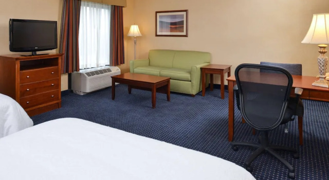 Люкс Hampton Inn and Suites Fredericksburg South