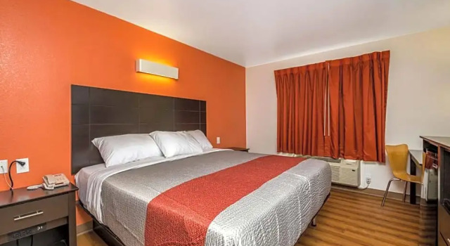 Четырёхместный номер Standard Motel 6 Peoria, IL