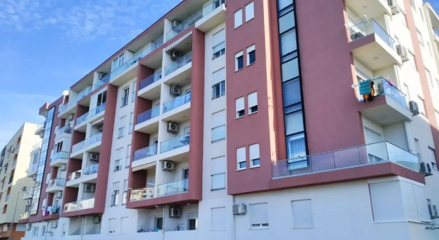 Renta apartman 2, Book Apartment Hotels in Podgorica County with Parking, Parking