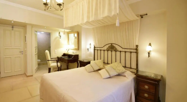 Семейный люкс Classic Angelica Traditional Boutique Hotel