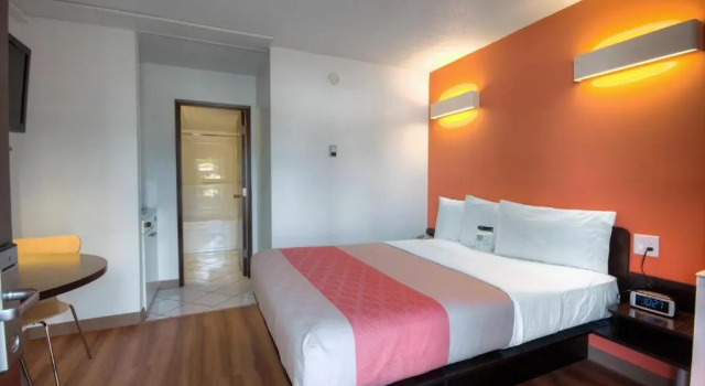 Одноместный номер Deluxe Motel 6-Lethbridge, AB