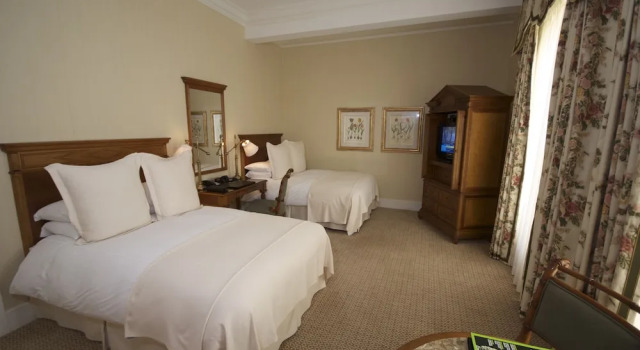 Четырёхместный номер Superior Capital Hotel
