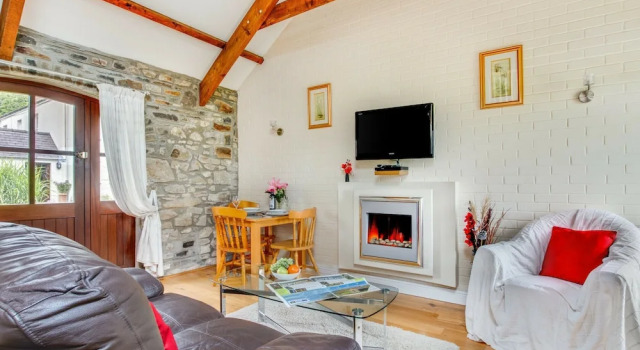 Charming Holiday Home in Haverfordwest With Meadow View, Забронировать Отель Хаверфордуэст Пембрукшир, рядом с Замок Хаверфордуэст