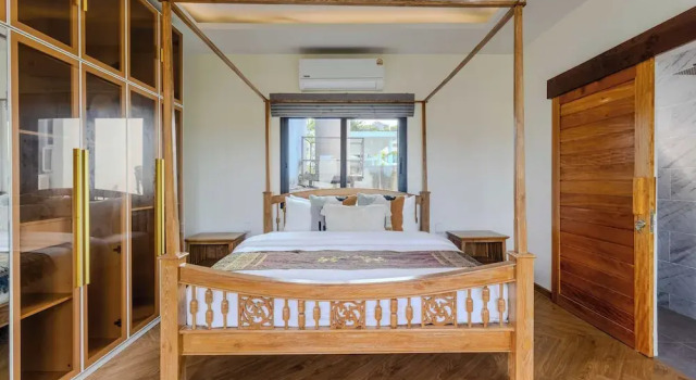 5BR Villa Waterfall Pool Movie Room V257