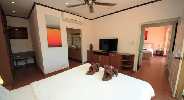 Beachfront Resort 2-bedroom Villa Palm Only 40 Meters to Beach