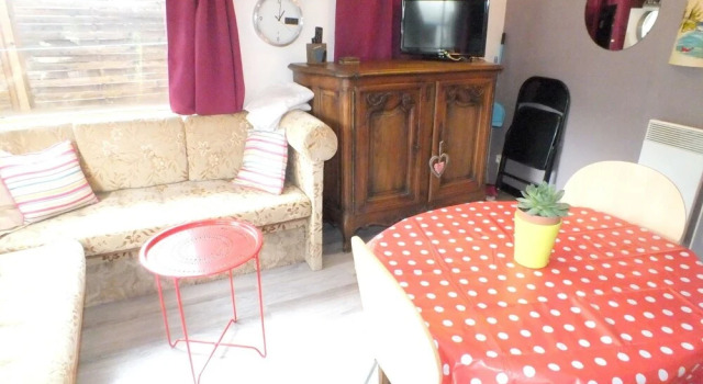 Bungalow With 2 Bedrooms in Le Castellet, With Terrace - 10 km From th