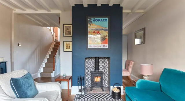 Cosy retreat, perfectly located just a min walk from Deal Beach and Castle