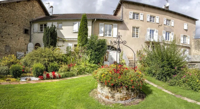 Chez Pierre, Book Hotel Remoncourt 