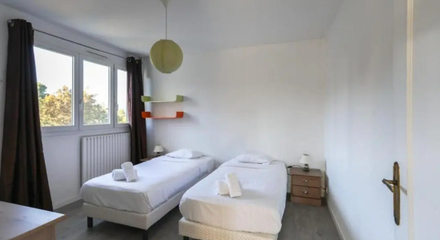 Furnished apartment near city center terrace with panoramic view & parking