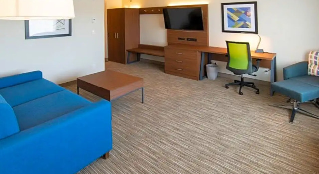 Двухместный люкс c 1 комнатой Holiday Inn Express & Suites - North Battleford by IHG