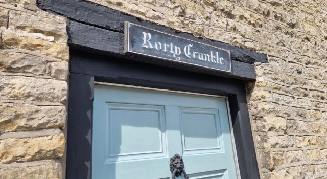 Rorty Crankle, Book Feriehus Pickering 