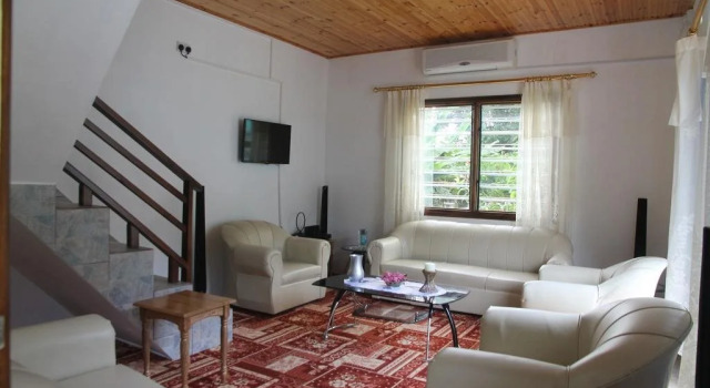Loversnest Self Catering, Boek Hotel Anse aux Pins Mahe-eiland