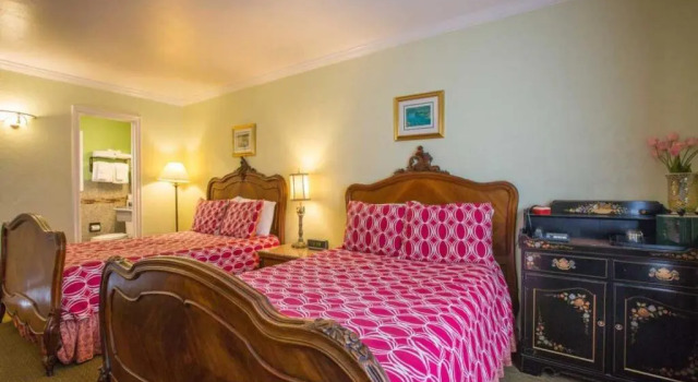 Четырёхместный номер Standard Carmel Inn & Suites