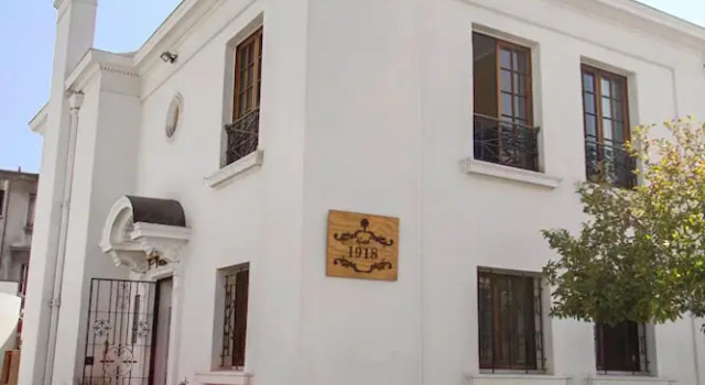 Hostal 1918, Забронировать Отель Отели Сантьяго с парковкой, рядом с Станция метро Universidad Catolica, Парковка