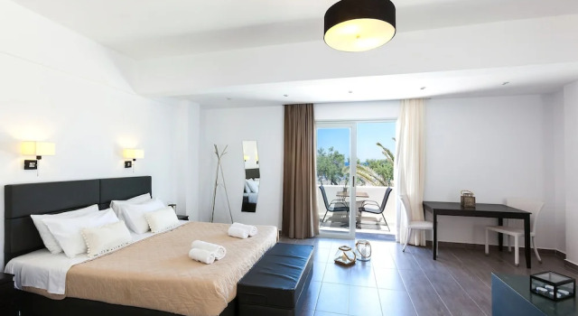 Люкс с балконом и с видом на море Memories Beach Hotel