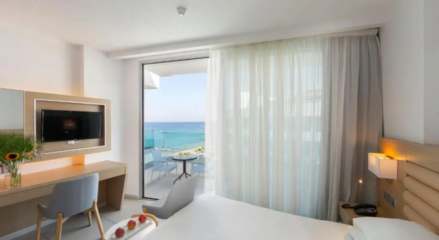 Standardní pokoj a částečným výhledem na moře Vrissaki Beach Hotel