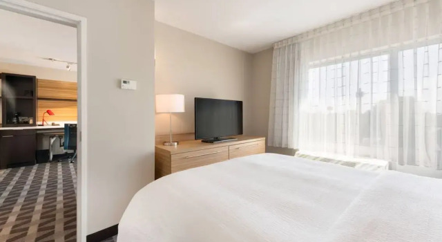 Люкс TownePlace Suites by Marriott Greensboro Coliseum Area