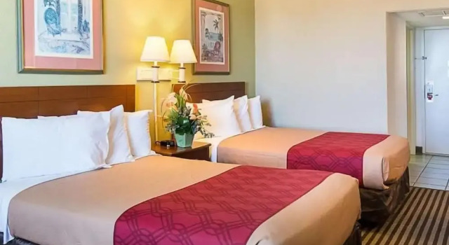 Двухместный номер Economy с балконом Hotel Ocean27 Oceanfront
