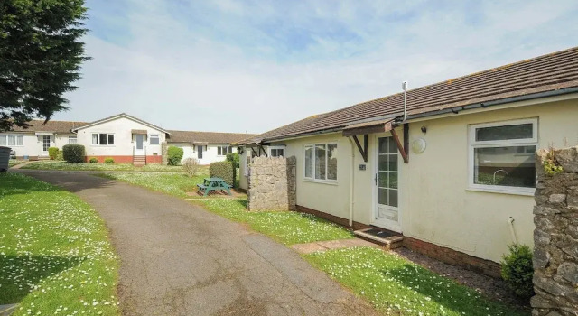 Chalet 27 at Landscove Holiday Park, Varaa Mökki Mökit kohteessa Merseyside, Mökki