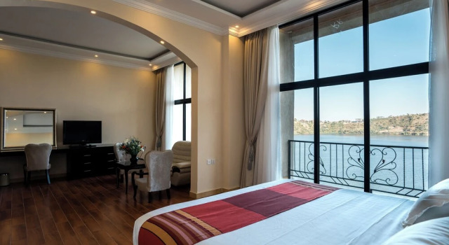 Номер Premium с балконом и с видом на озеро Lake Bishoftu Resort