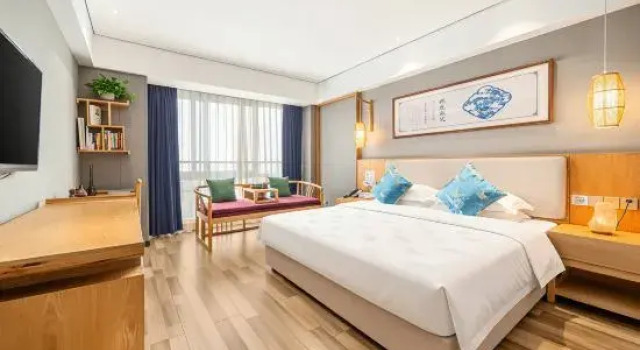 Люкс Executive Baihai Holiday Inn