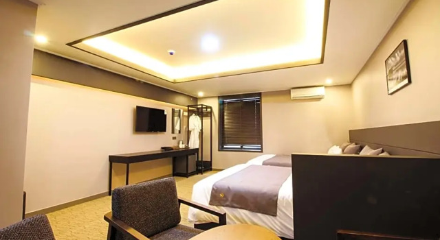Четырёхместный люкс Hotel Gonggam Gonggan Busan Station